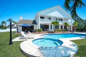 Pool & Hot Tub! Historic FL Charm! Billiard & Ping pong, Walk to the Beach